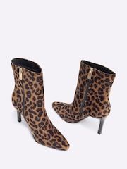 River Island Leopard Heeled Ankle Boots - Imagem 5 de 6