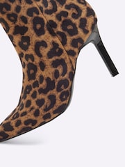River Island Leopard Heeled Ankle Boots - Imagem 6 de 6