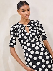 Lunares monocromáticos - Vestido midi de punto con escote en forma de cerradura de Lipsy - Imagen 2 de 4