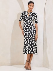 Lunares monocromáticos - Vestido midi de punto con escote en forma de cerradura de Lipsy - Imagen 3 de 4