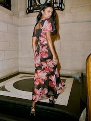 Lipsy Floral Print Mesh Short Sleeve Ruched Underbust Fit and Flare Midi Dress - Imagen 2 de 4