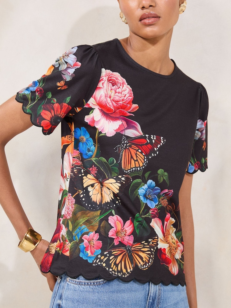 Negro - Camiseta estampada con bajo festoneado de Lipsy - Imagen 1 de 4