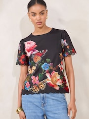 Negro - Camiseta estampada con bajo festoneado de Lipsy - Imagen 3 de 4