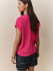 Rosa frambuesa - Textured Short Sleeve V-Neck T-Shirt - Imagen 3 de 3