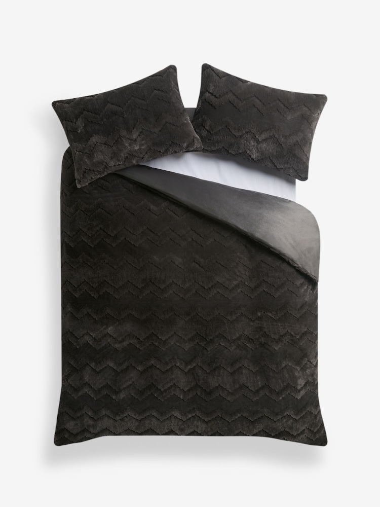 Grey Faux Fur Chevron Geometric Duvet Cover and Pillowcase Set - Image 4 of 4 Grey Faux Fur Chevron Geometric Duvet Cover and Pillowcase Set - Image 4 of 4