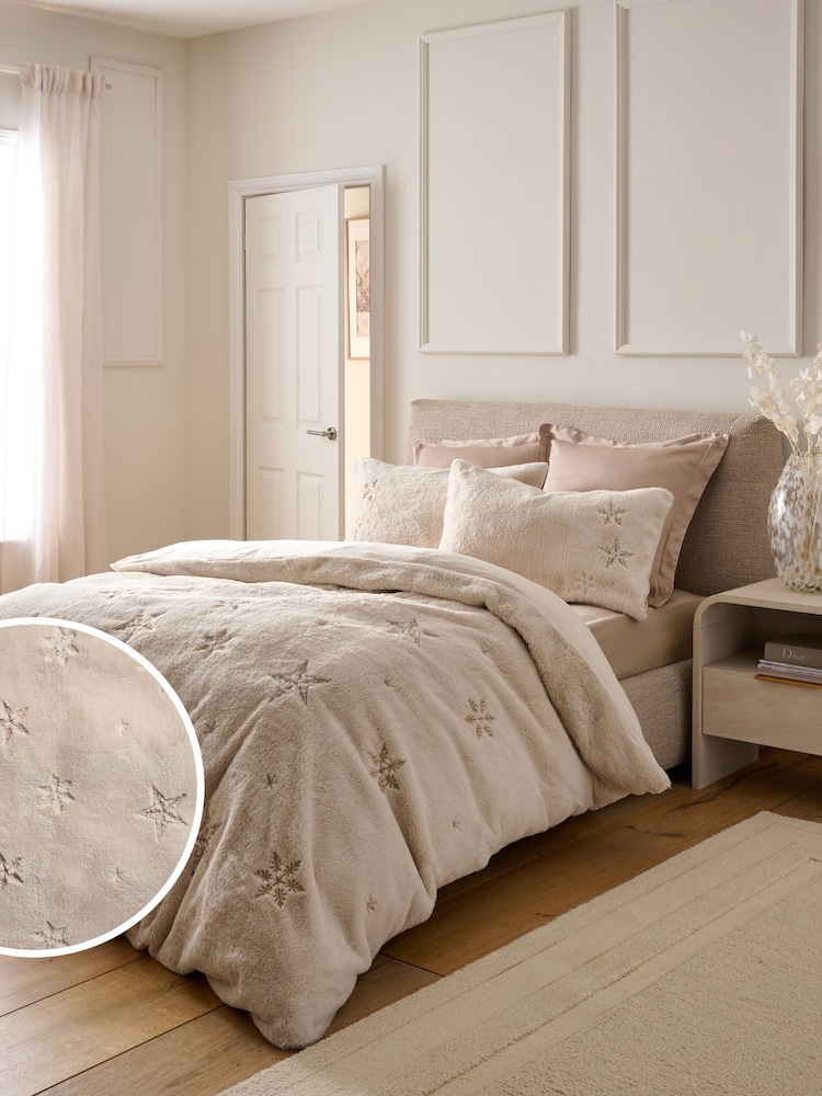 Christmas Embroidered Faux Fur Duvet Cover and Pillowcase Set - Slika 1 iz 5