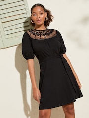 Vestido curto de malha Friends Like These com decote em renda e manga bufante - Imagem 1 de 4