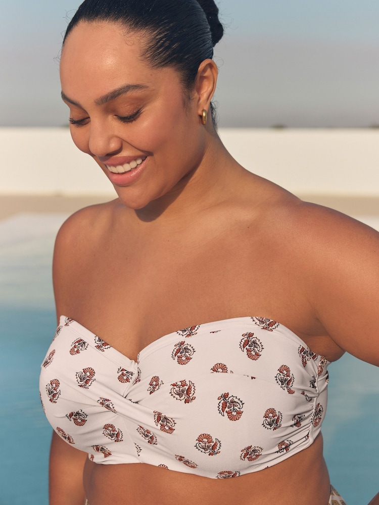 Cream, Holzschnitt - F-K Twist Bandeau-Bikinioberteil mit Bügel - Bild 1 von 10 Cream, Holzschnitt - F-K Twist Bandeau-Bikinioberteil mit Bügel - Bild 1 von 10