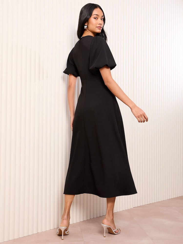 Noir - Friends Like These Peignoir mi-long en plongée avec bordure en collier en diamants - Image 3 of 5