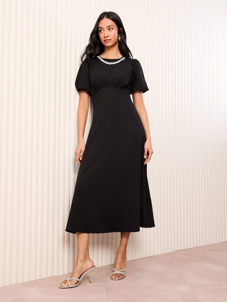 Noir - Friends Like These Peignoir mi-long en plongée avec bordure en collier en diamants - Image 4 of 5