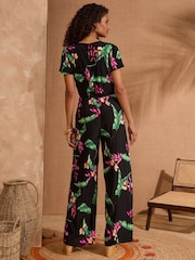 Love & Roses Tie Front Flutter Sleeve Jumpsuit - Imagen 4 de 4