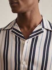 Reiss White/Navy Amos Wide-Stripe Cuban-Collar Shirt - Image 4 of 7