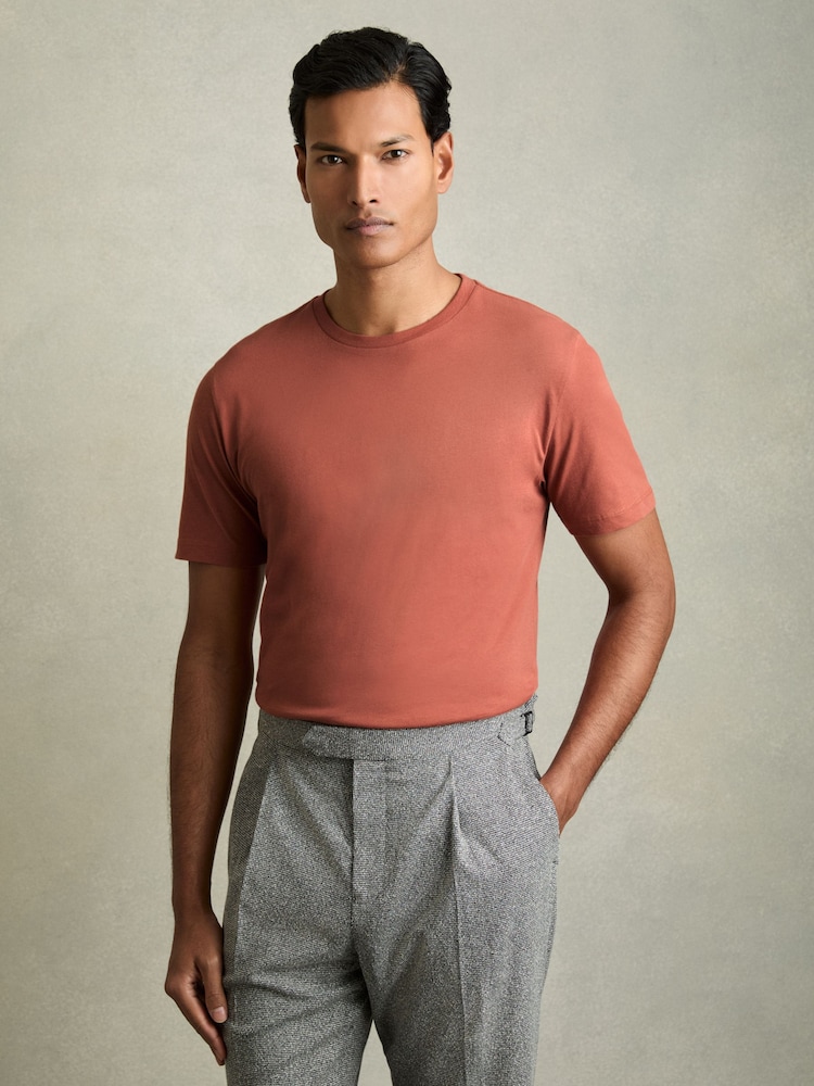 Roséfarbe mit Waschung - Reiss Bless T-Shirt aus Baumwolle mit Rundhalsausschnitt - Bild 1 von 6 Roséfarbe mit Waschung - Reiss Bless T-Shirt aus Baumwolle mit Rundhalsausschnitt - Bild 1 von 6