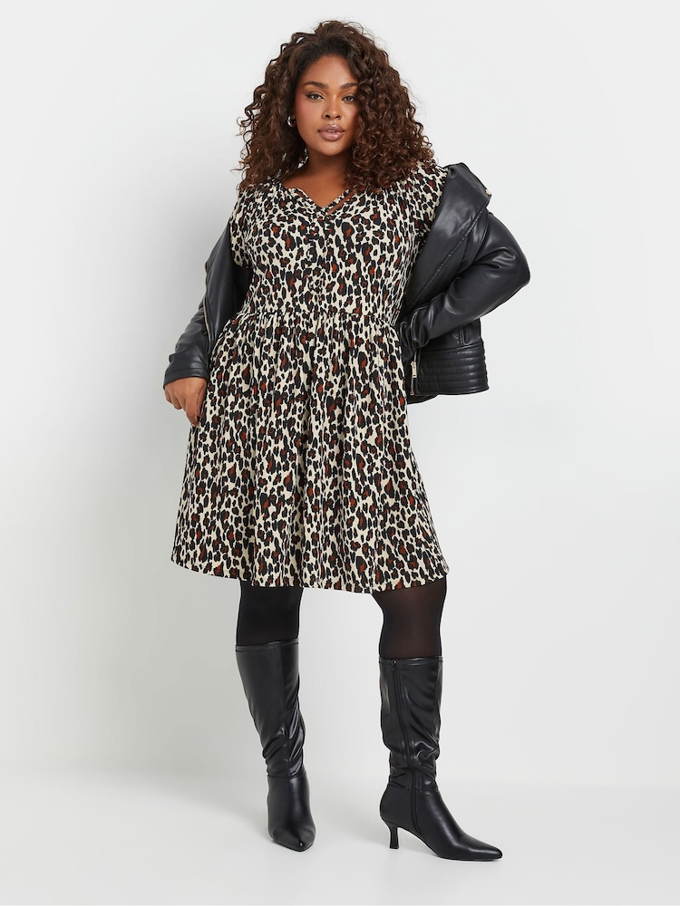 Yours Curve Orange Leopard Print Textured Midi Dress - Image 2 of 5 Yours Curve Orange Leopard Print Textured Midi Dress - Image 2 of 5