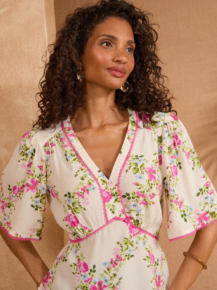 Love & Roses Floral Print Short Sleeve V-Neck Tea Top - Image 2 of 4
