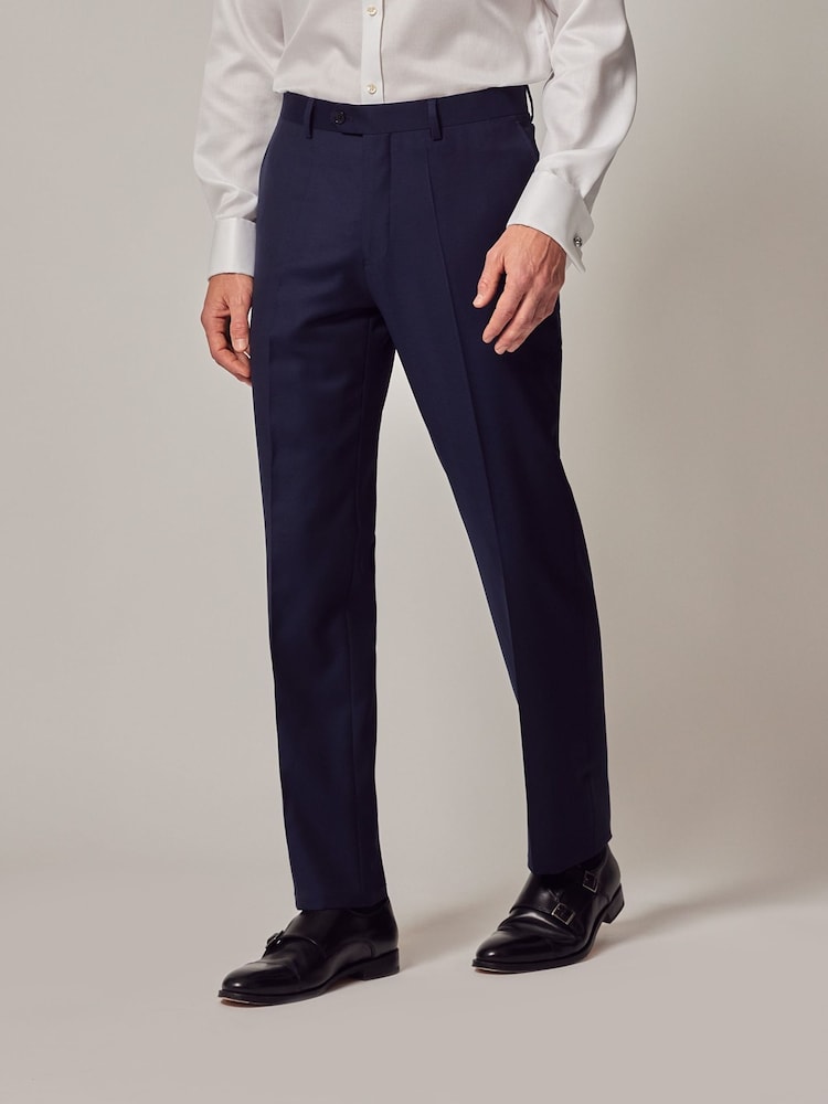 Pantalones de traje ajustados de sarga azul de Hawes & Curtis - Imagen 1 de 3