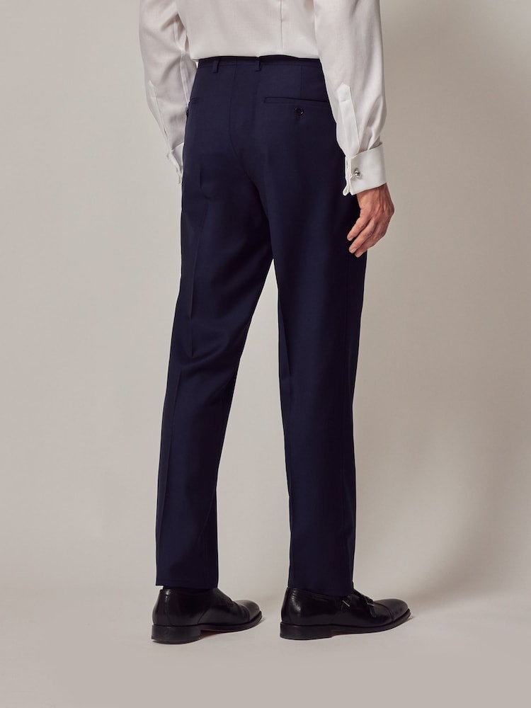 Pantalones de traje ajustados de sarga azul de Hawes & Curtis - Imagen 2 de 3