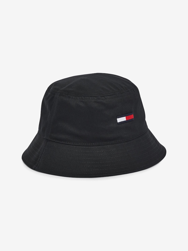 Sombrero de pescador con bandera bordada de tejido vaquero de Tommy Hilfiger - Imagen 1 de 3
