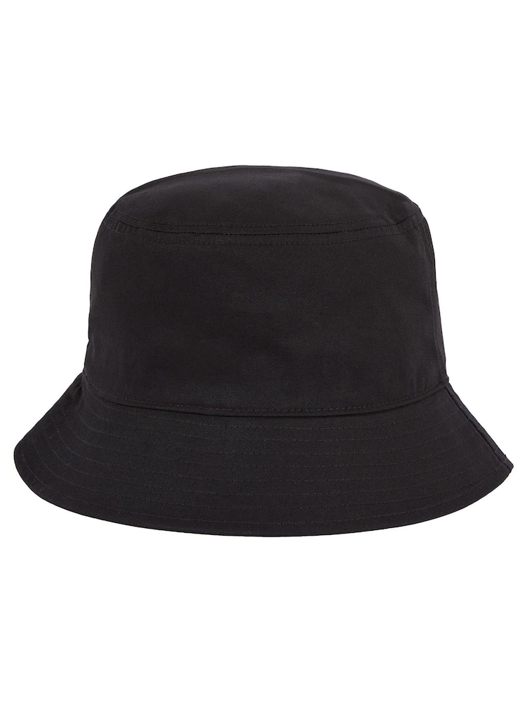 Sombrero de pescador con bandera bordada de tejido vaquero de Tommy Hilfiger - Imagen 2 de 3