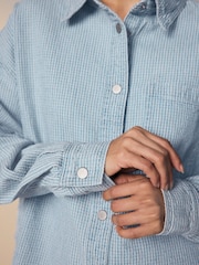 Check Azul Médio - Camisa jeans de tamanho grande - Imagem 4 de 8