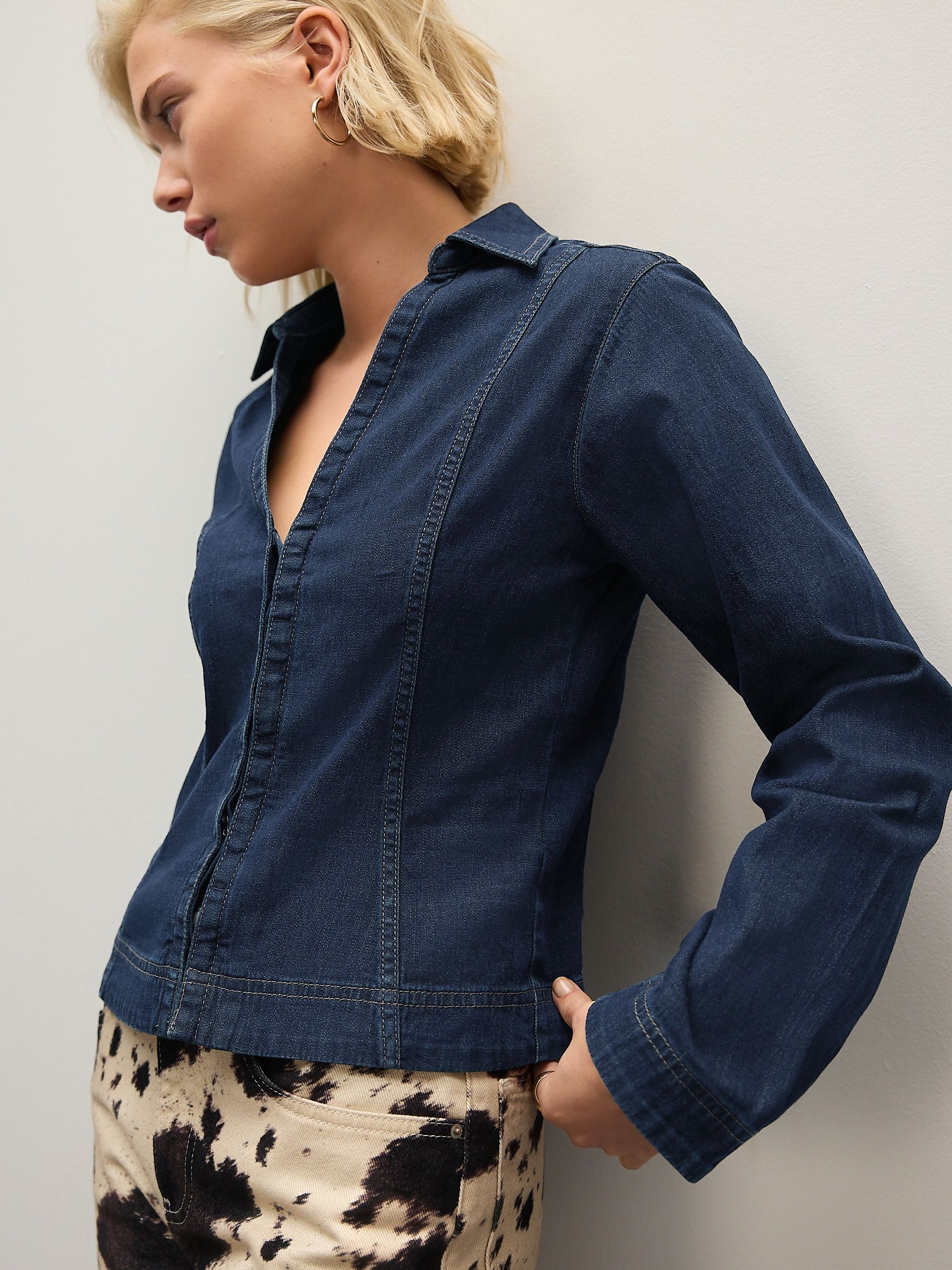 Dark Blue Denim Shirt With 3D Flower Collar main image 1