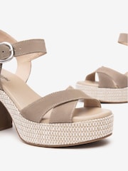 NeroGiardini Suede Block Heel Platform Sandals - Imagen 3 de 5