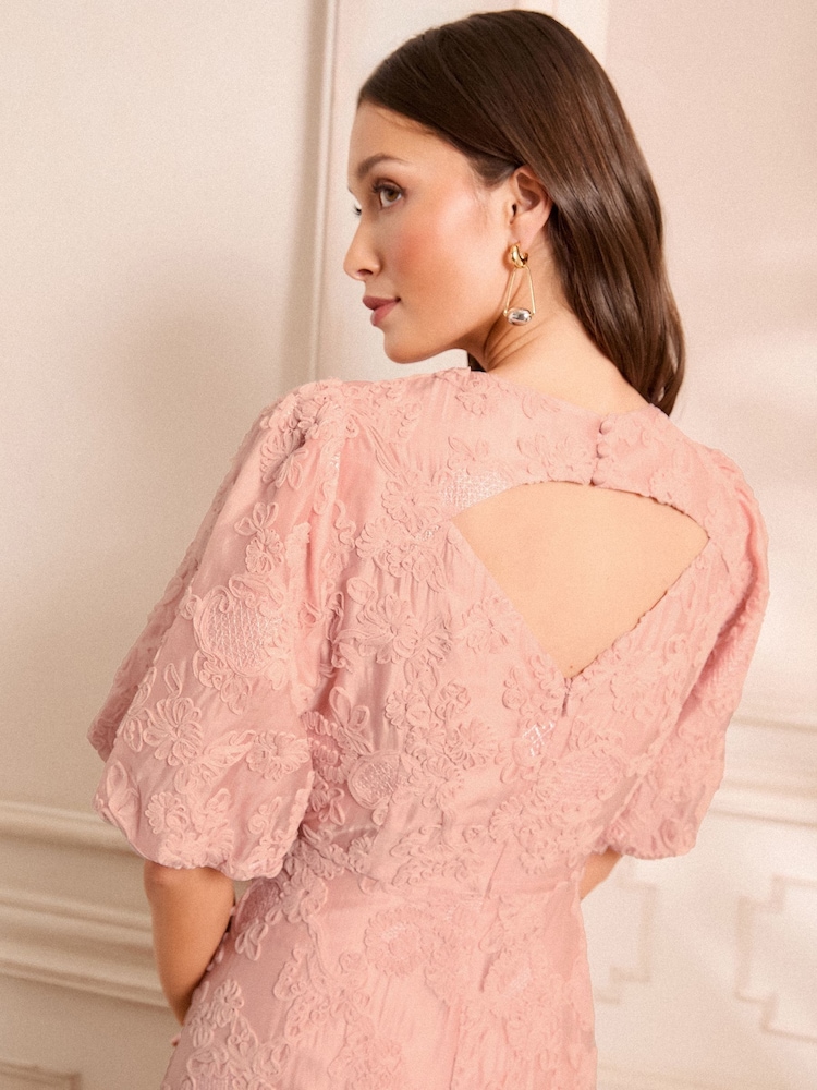 Love & Roses Pink Textured Puff Sleeve Crew Neck Midi Dress - Image 3 of 5