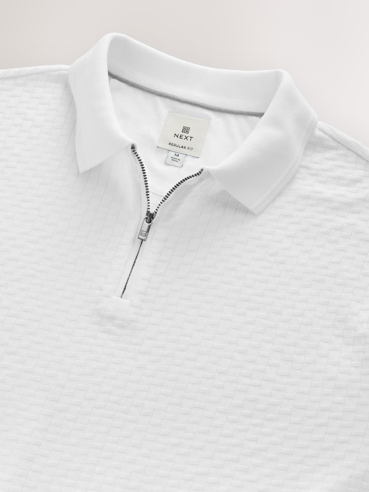 Bela - Teksturirana polo majica z zadrgo - Slika 7 iz 7 Bela - Teksturirana polo majica z zadrgo - Slika 7 iz 7