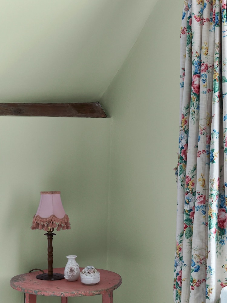 Shabby Chic Shabby Greenfield Mult Surface Matt Emulsion Paint 2.5Ltr - Image 1 of 6