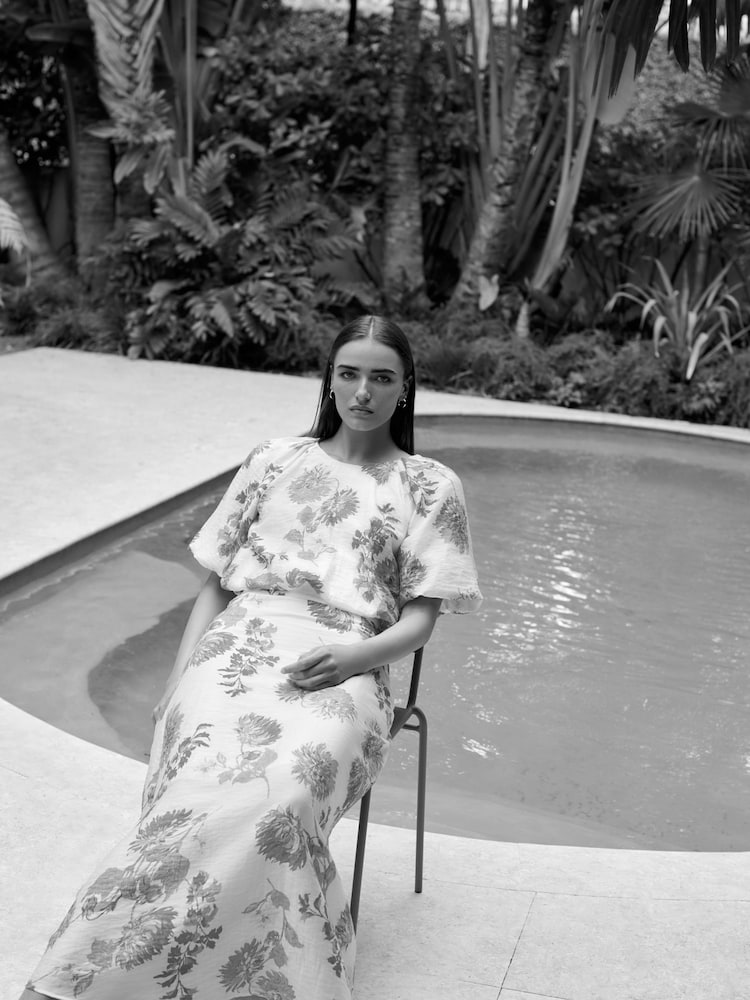Ecru/Red Floral Print Drape Lightweight Maxi Skirt - Image 2 of 10
