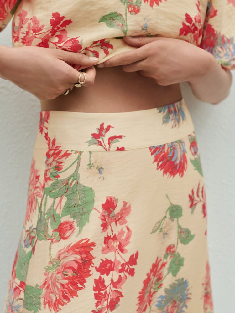 Ecru/Red Floral Print Drape Lightweight Maxi Skirt - Image 7 of 10