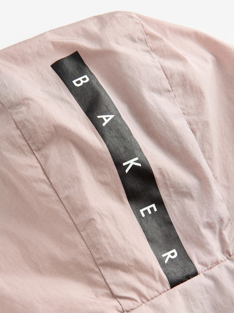 Auster - Baker by Ted Baker Shower Resistant Pleated Raincoat - Bild 17 von 17 Auster - Baker by Ted Baker Shower Resistant Pleated Raincoat - Bild 17 von 17