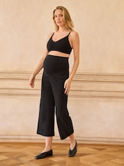 Pantalones premamá de pernera ancha y corte capri con banda por encima del vientre de punto roma de Seraphine - Imagen 5 de 5