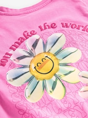 وردي - تيشِرت مريح للبنات مُزيَّن برسمة غرافيك من القطن 100% من ®SMILEYWORLD - صورة 3 من 6