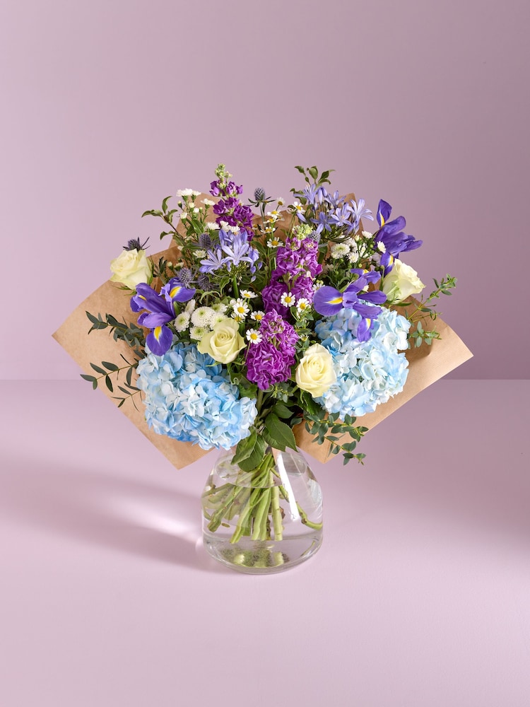 White XL Mathiola and Chrysanthemum Fresh Flower Bouquet - Image 1 of 3