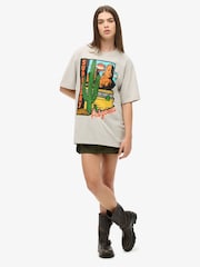 Camiseta gráfica de viagem grande Superdry com estampa de cartão postal - Imagem 2 de 3