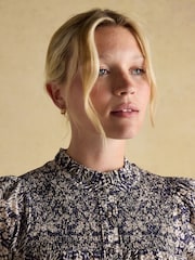 Azul - Joules Silvia Frill Neck Smocked Blouse - Imagem 4 de 7
