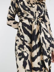 فستان قميص متوسط الطول برباط من الأمام من River Island - صورة 4 من 6