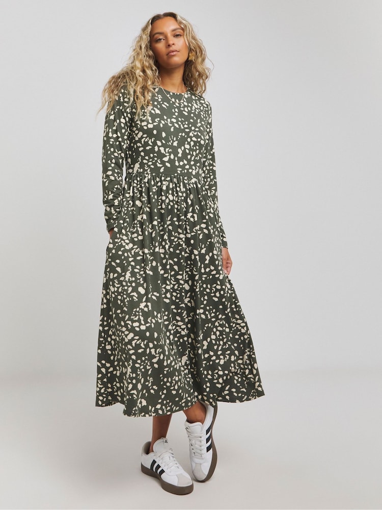 Verde - Vestido a media pierna con bolsillo Supersoft de Simply Be - Imagen 1 de 4 Verde - Vestido a media pierna con bolsillo Supersoft de Simply Be - Imagen 1 de 4