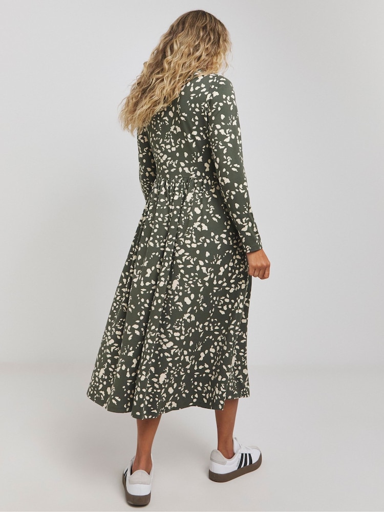 Verde - Vestido a media pierna con bolsillo Supersoft de Simply Be - Imagen 2 de 4 Verde - Vestido a media pierna con bolsillo Supersoft de Simply Be - Imagen 2 de 4