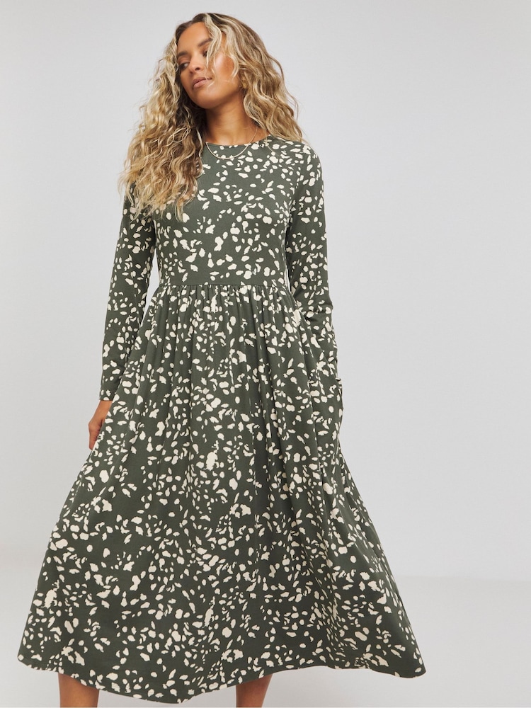 Verde - Vestido a media pierna con bolsillo Supersoft de Simply Be - Imagen 4 de 4 Verde - Vestido a media pierna con bolsillo Supersoft de Simply Be - Imagen 4 de 4