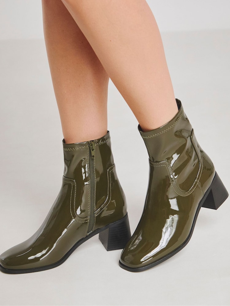 Simply Be – Klassische Stretch-Stiefeletten mit Blockabsatz und Breite Passform - Bild 1 von 5 Simply Be – Klassische Stretch-Stiefeletten mit Blockabsatz und Breite Passform - Bild 1 von 5