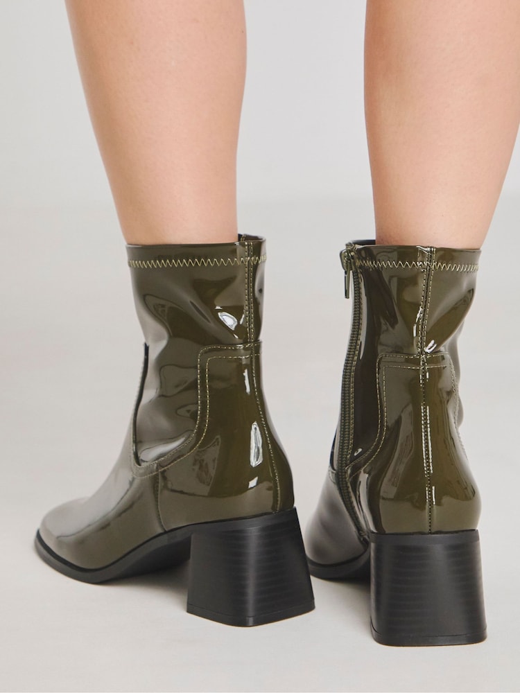 Simply Be – Klassische Stretch-Stiefeletten mit Blockabsatz und Breite Passform - Bild 2 von 5