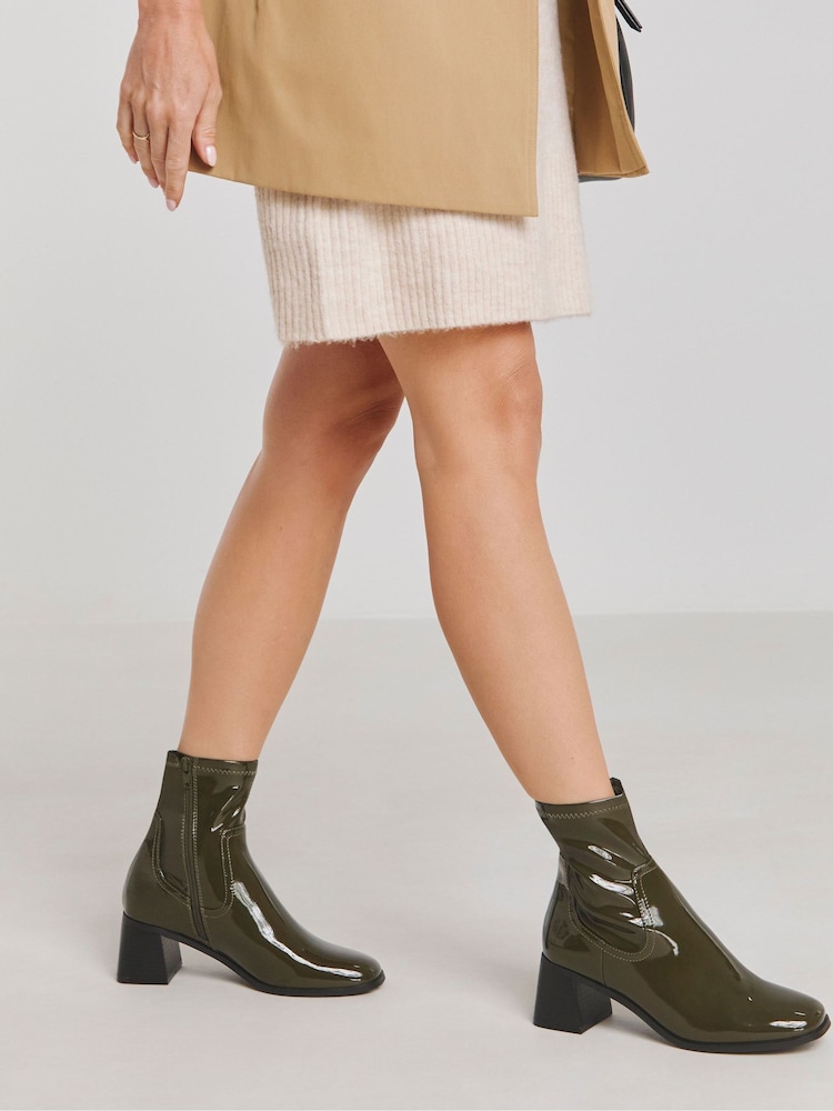 Simply Be – Klassische Stretch-Stiefeletten mit Blockabsatz und Breite Passform - Bild 5 von 5 Simply Be – Klassische Stretch-Stiefeletten mit Blockabsatz und Breite Passform - Bild 5 von 5