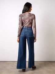 Ro&Zo Leopard Print Jersey Drape Front Top - Imagen 3 de 4