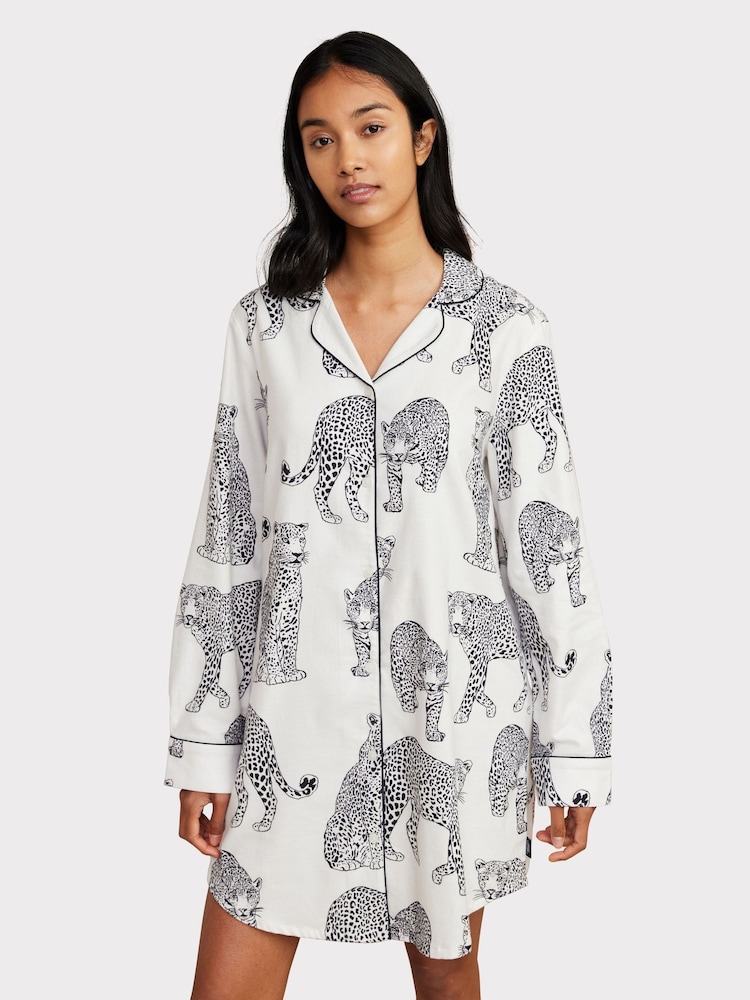 Chelsea Peers White Leopard Print 100% Cotton Nightshirt - Image 2 of 5