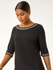 Roman Embellished Neck Stretch Top - Imagem 1 de 5