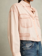 Rosa pálido - Reiss Darcy Cotton Denim-Print Cropped Shirt - Imagen 4 de 6