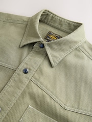 Verde sálvia - Camisa de manga curta com costura contrastante com bolso duplo 100% algodão - Imagem 8 de 9