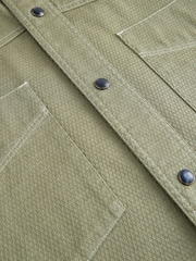 Verde sálvia - Camisa de manga curta com costura contrastante com bolso duplo 100% algodão - Imagem 9 de 9